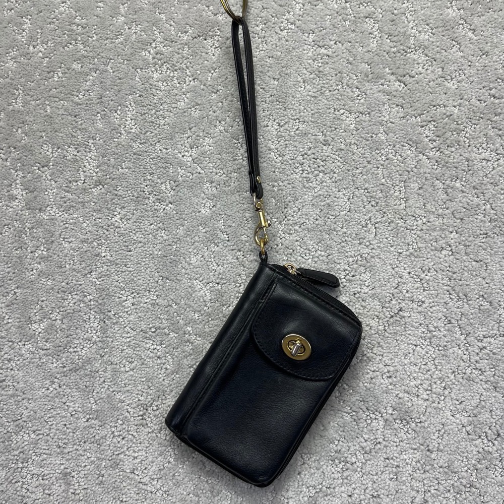 Coach Black Leather Wristlet Wallet Turnlock Front Pocket Zip Around Card Case